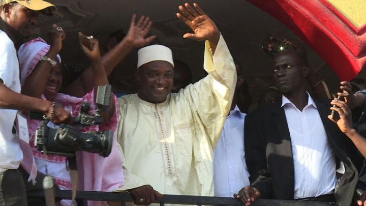 Le nouveau président gambien Adama Barrow prêtera serment à l’ambassade à Dakar à 16H00 GMT (porte-parole)