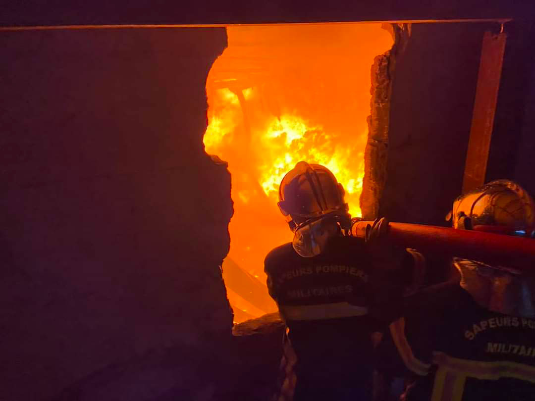 Adjamé: un entrepôt de tissus R+2 ravagé par un incendie