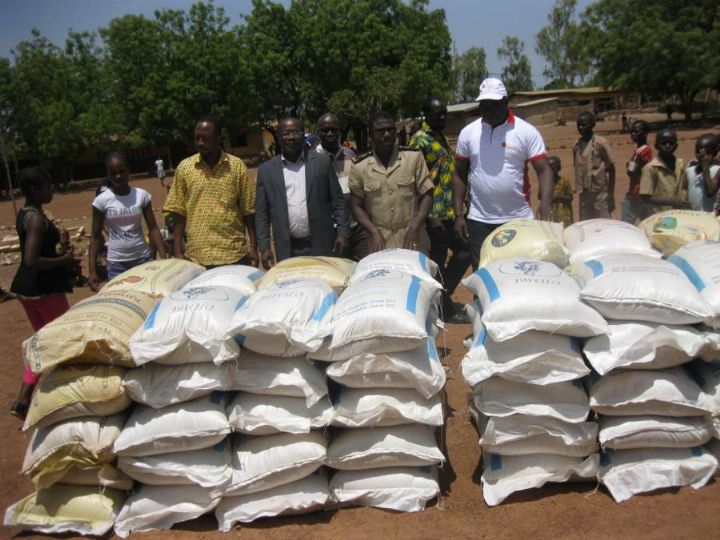 Tengrela: Don de vivres aux cantines scolaires du département