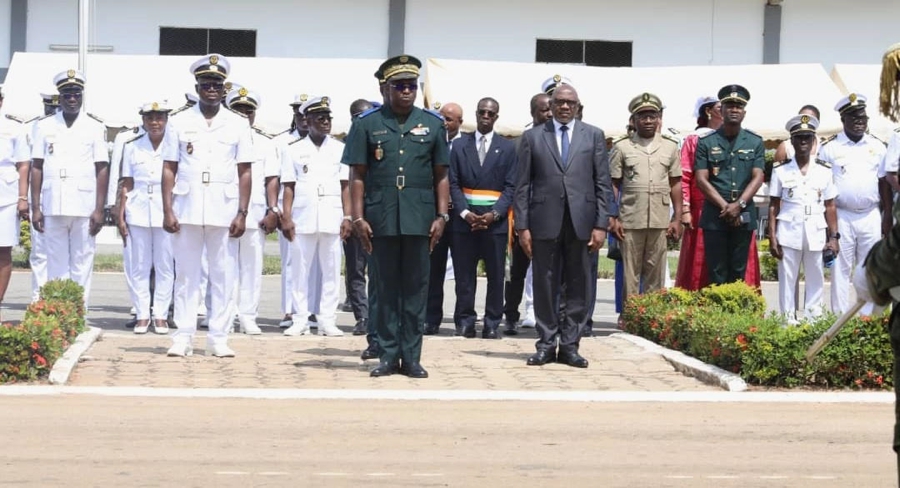 Affaires maritimes et portuaires : la promotion 2024 composée de 50 élèves officiers solennellement présentée au drapeau