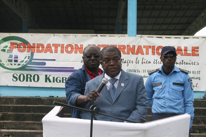 Arbre de Noël à Agboville / Plus de 800 enfants “gâtés” par le maire Albert N’cho Acho
