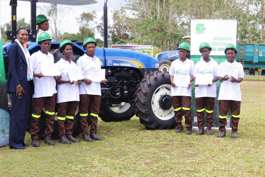 Agriculture au féminin / Plusieurs femmes employées de SAPH : sensibilisées et formées à la conduite d’engins agricoles