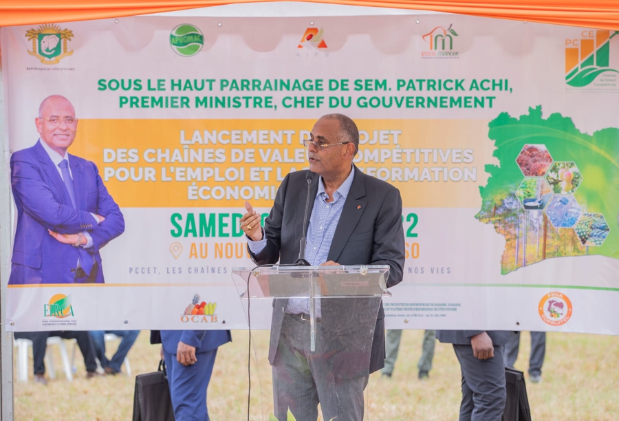 Cérémonie conjointe d’inauguration du stade municipal d’Aboisso et de lancement du projet des chaines de valeur compétitives pour l’emploi et la transformation économique (PCCET)