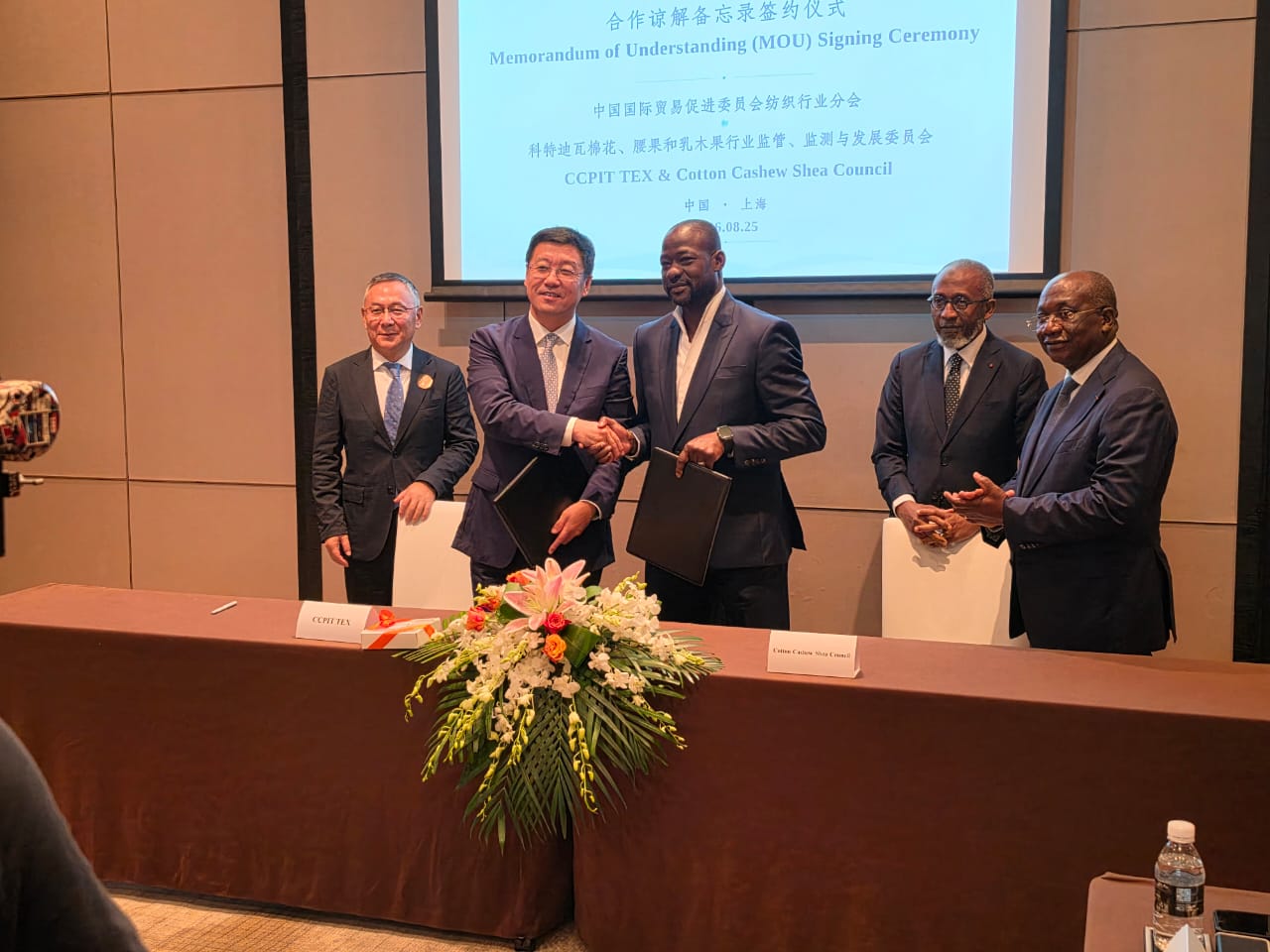 Agro-industrie : la Côte d’Ivoire et la Chine signent un partenariat pour le textile à Shanghai
