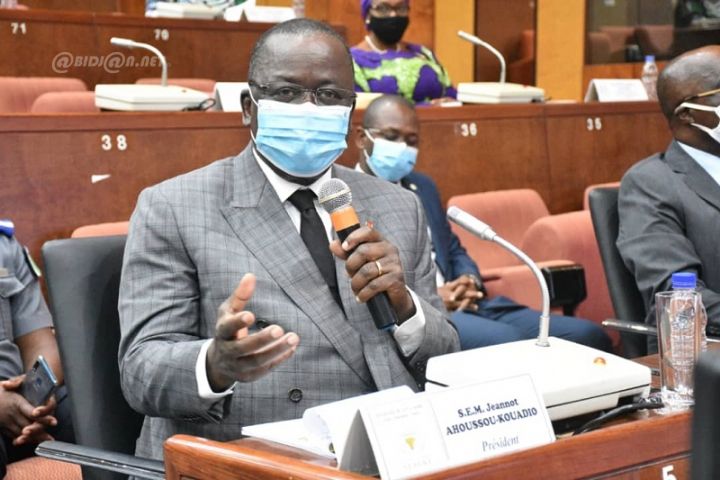 Covid-19 : Le président du Sénat encourage la recherche scientifique pour prévenir d’autres crises sanitaires