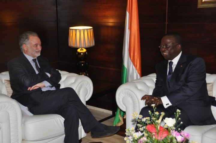 Micro-finance et développement économique :   Jacques Attali aux cotés du premier ministre sur la voie de la gouvernance financière