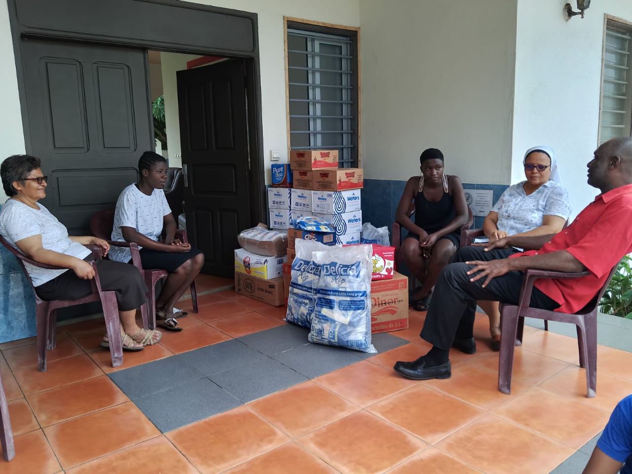 Aide aux orphelins :