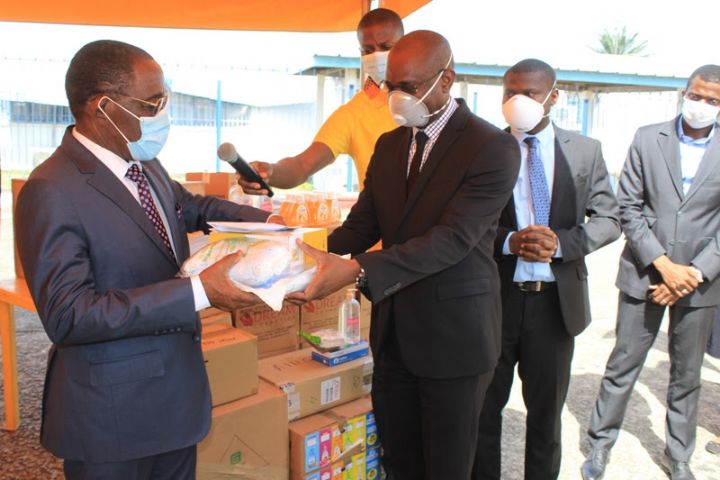 Côte d’Ivoire : le personnel soignant doté de matériel de protection pour « gagner la guerre» contre le Covid-19