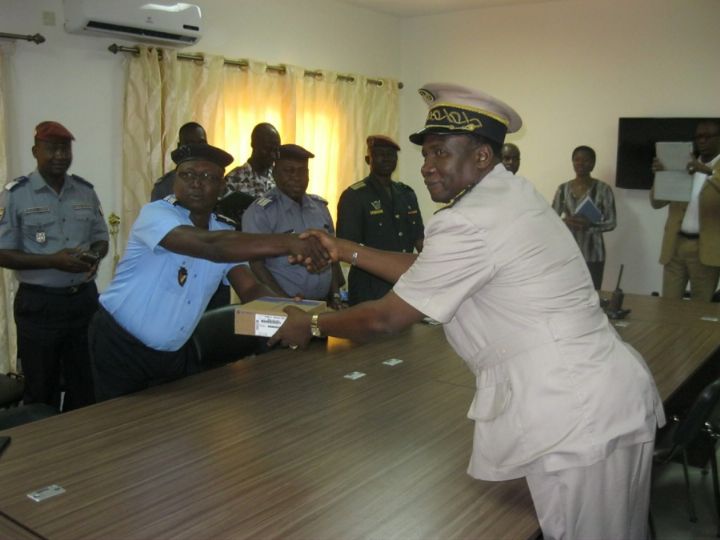 Sécurité/ Korhogo: Remise de matériels de communication aux forces  de sécurité