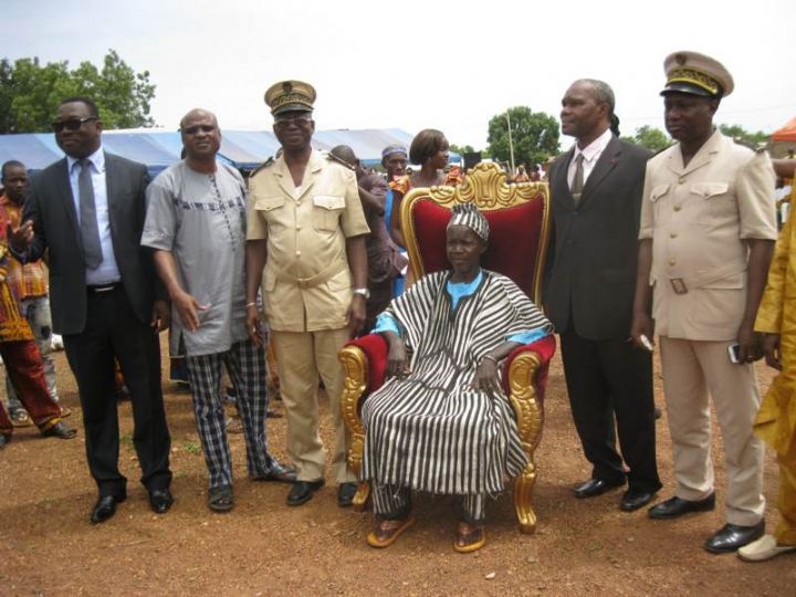 M’bengué-Poungbè:  le chef de village intronisé officiellement