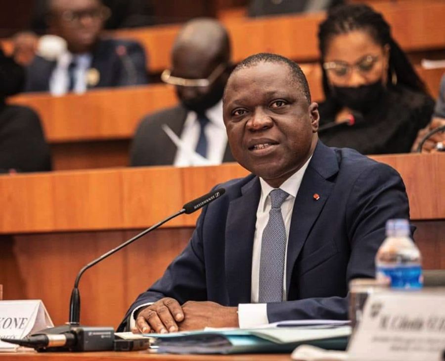 Instauration de la vidéo-verbalisation, réforme du permis de conduire, renouvellement du parc automobile... : le ministre Amadou Koné sera face aux internautes le jeudi 10 février 2022