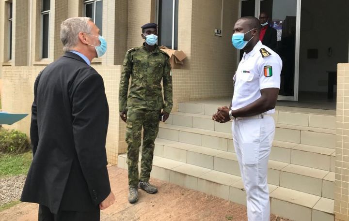 L’Ambassadeur des Etats-Unis Richard Bell visite le Centre Opérationnel de la Marine à San Pedro