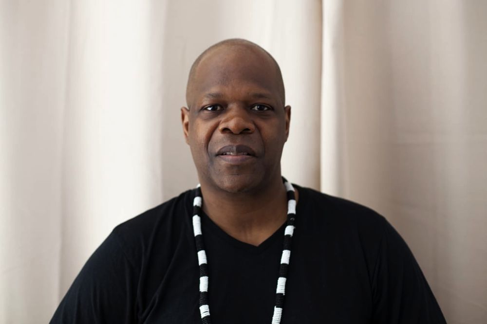 Amobé Mévégué, ancien journaliste de RFI et présentateur sur France 24, est mort