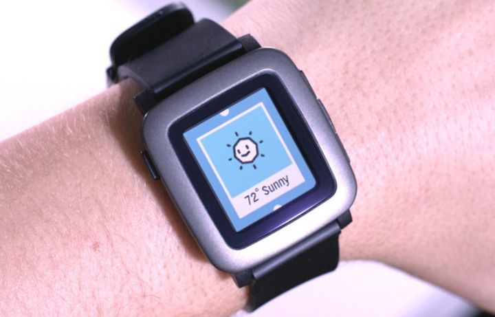 La montre couleur de Pebble est l’anti-Apple Watch