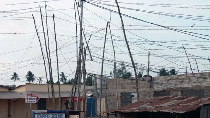 Trafic d’électricité à Abidjan : Trois présumés fraudeurs fournissant l’électricité à plus de 8000 personnes arrêtés