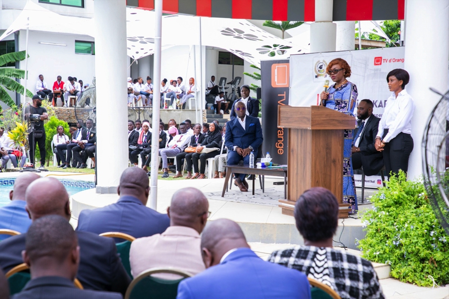 Année de la Jeunesse : invitée de l’Université Nord-Sud, la ministre Nialé Kaba exhorte les jeunes à saisir les opportunités offertes par le gouvernement