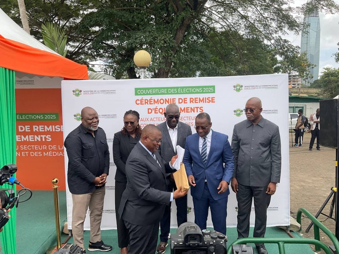 Appui spécial du Gouvernement aux médias : le Ministre Amadou Coulibaly équipe les organes de presse pour la couverture des élections