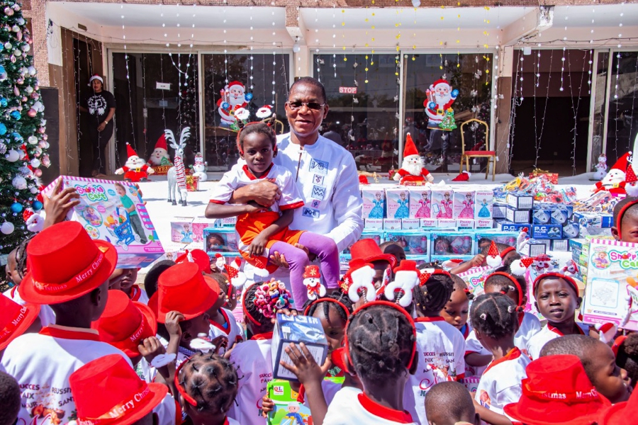 Arbre de noël 2022 : le ministre Bruno Koné offre plus de 5 000 cadeaux aux enfants de la Bagoué
