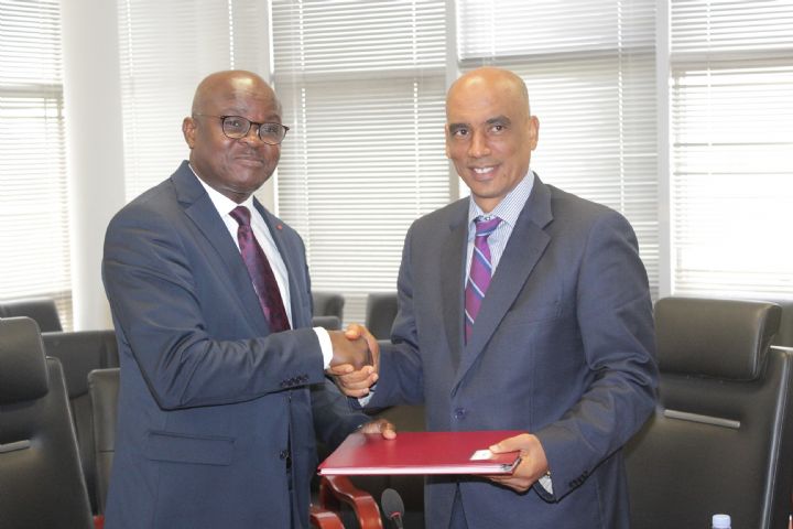 Signature à Abidjan d’une Charte de fonctionnement du point d’échange internet national