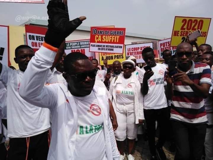 Tentative de déstabilisation : des artistes apportent leur soutien aux institutions de la République