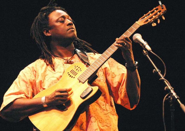 Premier concert du FEMUA 8: Habib Koité émerveille l’Institut français de Côte d’Ivoire