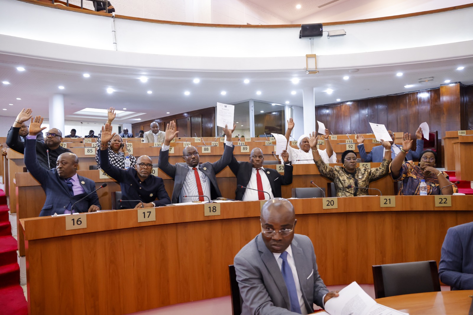 Assemblée nationale/OIT, accords sur le Café, sécurité et santé dans les mines: les députés adoptent 4 projets de loi