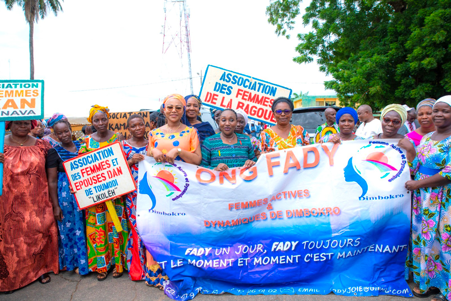 Assises nationales des Femmes de Côte d'Ivoire (ANAFCI) : la ministre Nassénéba Touré échange avec les femmes du district autonome des Lacs