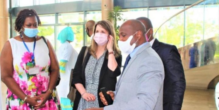 Santé: Le laboratoire AstraZeneca va doter plus de 35 hôpitaux ivoiriens d’équipements pour la nébulisation des enfants