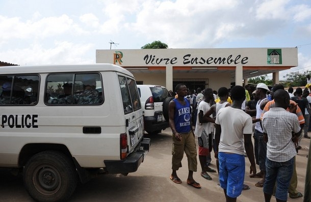 Election ivoirienne: pas de résultats, des morts dans un QG de Ouattara