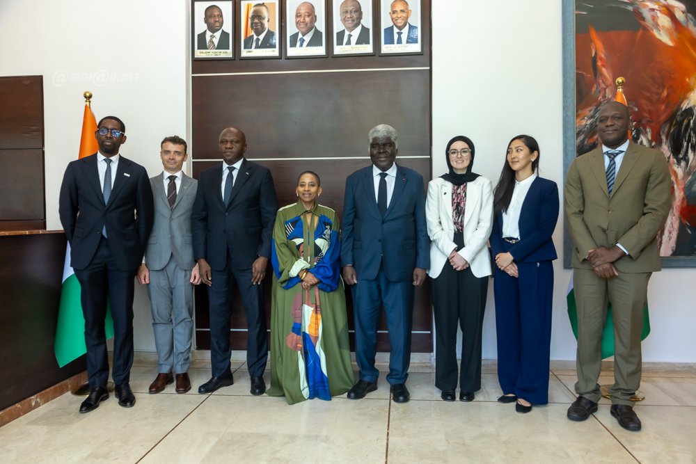 Installation du bureau régional du Fonds Vert Pour le Climat à Abidjan : Beugré Mambé et Catherine Koffman échangent sur les accords de siège