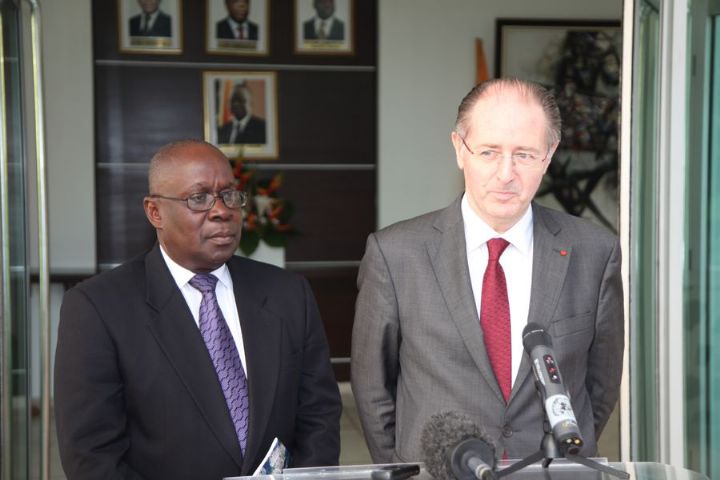 L’UE renforce son appui au projet de dialogue de la police nationale avec la population