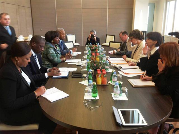 Visite officielle en France/ la ministre ivoirienne de la Santé rencontre son homologue français