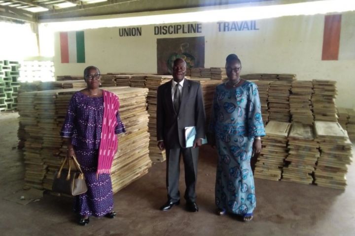 Le ministère offre 2500 tables-bancs à la DDENET-FP de Tiassalé