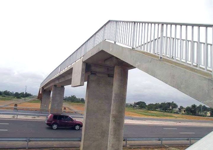 Abidjan : Malgré l’existence des ponts piétons, les populations continuent de défier la mort sur les voies expresses