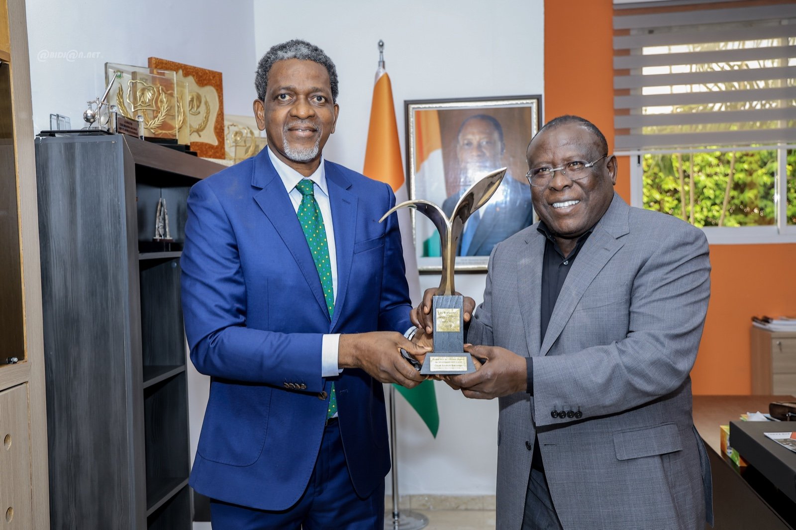 Awards des Bâtisseurs de l’Économie Africaine 2025: Cissé Ibrahima Bacongo désigné meilleur acteur du développement local