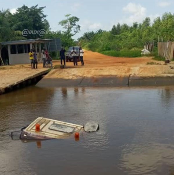 Bac d'Eloka (Grand-Bassam) : l'Ageroute annonce la chute accidentelle d'un camion dans la lagune (Communiqué)