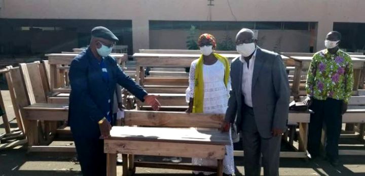Education : le Ministre Souleymane Diarrassouba offre 500 tables-bancs aux élèves du District autonome de Yamoussoukro