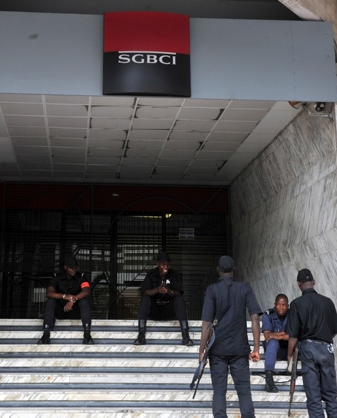 Gbagbo réquisitionne deux filiales de banques françaises