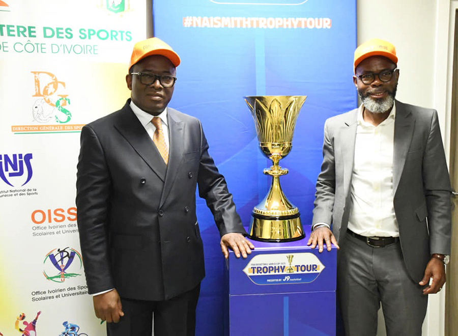 Basketball/FIBA Trophy Tour : Le ministre des sports  « heureux » de recevoir le trophée à Abidjan « espère » une victoire des  Éléphants au mondial