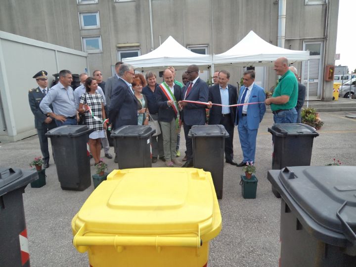 Coopération Grand-Bassam- Italie/ Le maire Ezaley reçoit 2 camions tasseurs, 3 bennes et une balayeuse