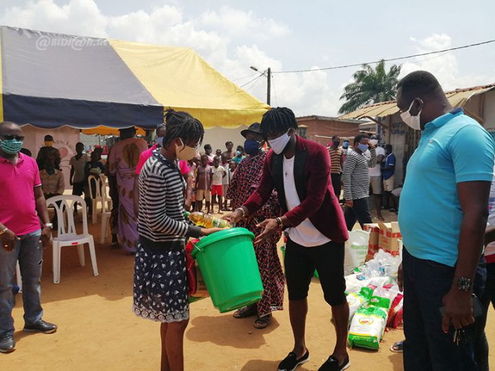 Lutte contre le Covid-19: L’international ivoirien Franck Kessié aux côtés des populations d’Abatta village