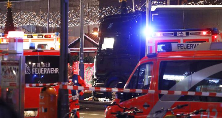 Berlin / Un camion fonce sur un marché de Noël: des morts et de nombreux blessés