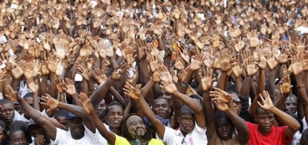 Manifestation de soutien à Kadhafi dans un quartier pro-Gbagbo d`Abidjan