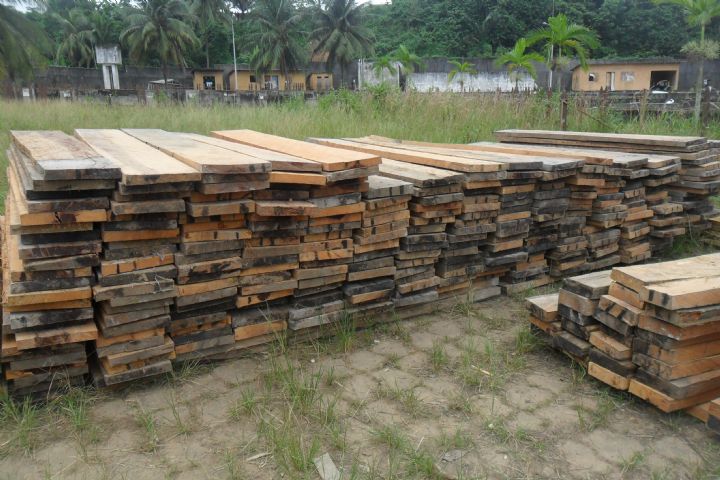 Un camion transportant une espèce protégée de bois saisi à Yamoussoukro