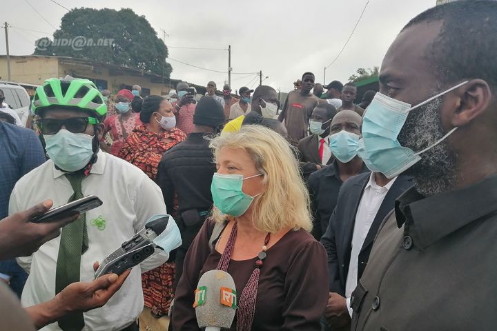 Lutte contre la Covid-19: Installation d’une station publique intelligente de lavage des mains au marché de Bingerville