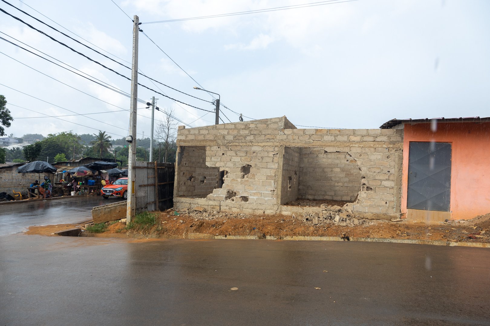 Bingerville : une opération de déguerpissement de magasins provoque une vive mobilisation à Gbagba