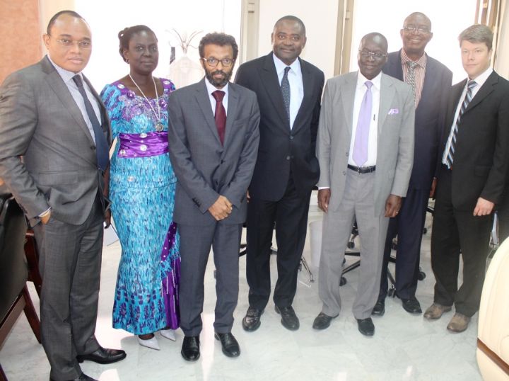 Le ministre Gnamien  Konan reçoit une délégation de la Banque Mondiale