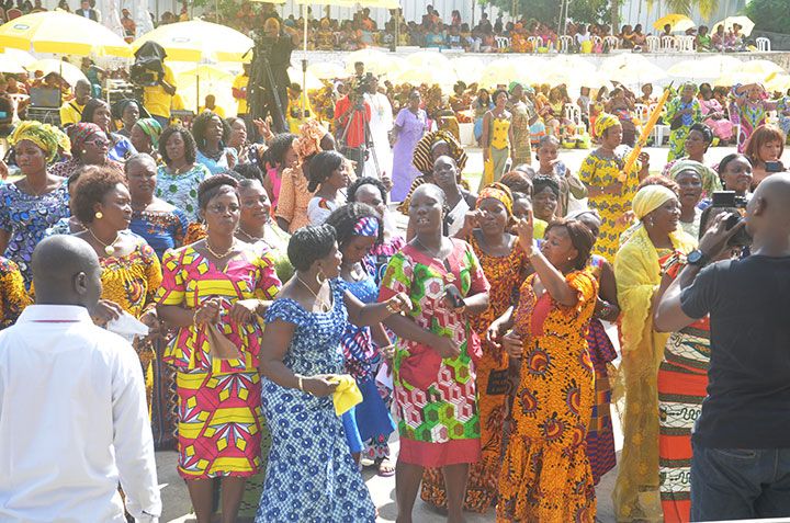 15ème édition de ’’Bonne fête Mamans’’ avec Tonton Bouba : plus de 3000 femmes honorées