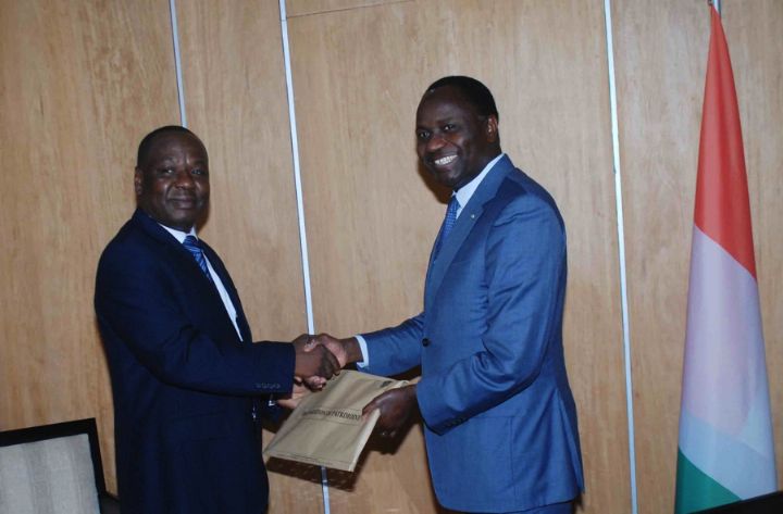 Le ministre de l’Agriculture reçoit ses formulaires de déclaration de patrimoine