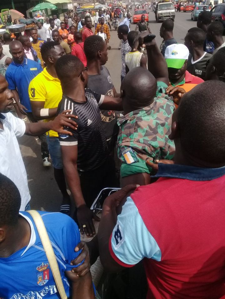 Les populations civiles manifestent contre les militaires à Bouaké